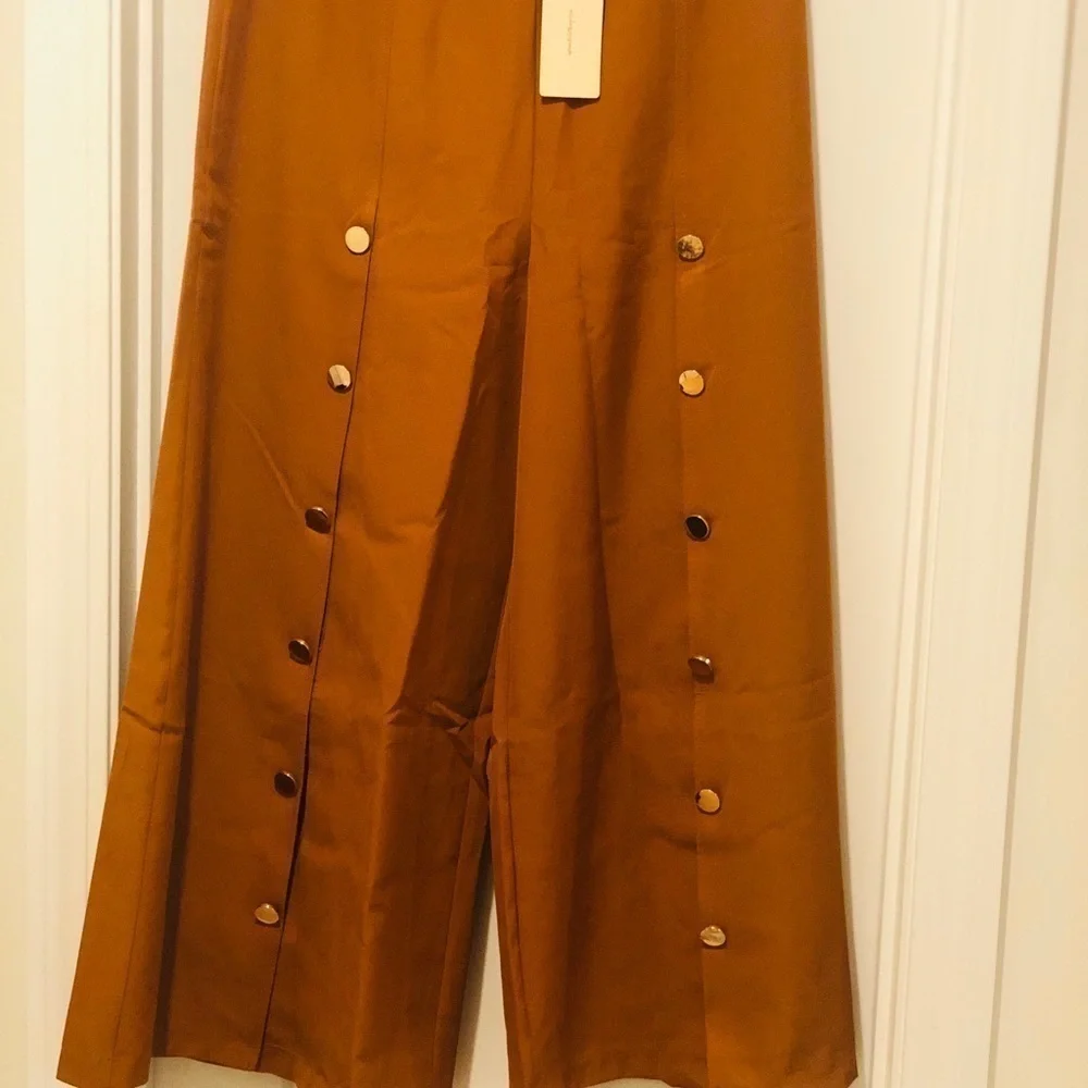 𝅺M NWT Wide leg Capri pants
